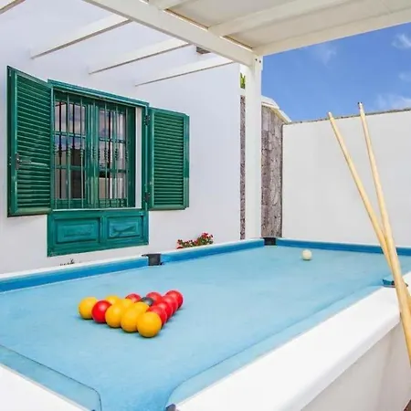 Puerto Del Carmen Sleeps 8 Pool Air Con Wifi * Пуерто-дель-Кармен