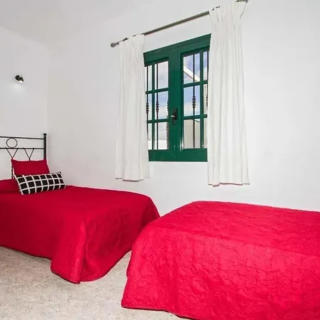 Puerto Del Carmen Sleeps 8 Pool Air Con Wifi Пуерто-дель-Кармен
